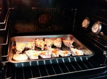 step4: 放入預熱至220度的焗爐焗約10分至芝士微焦便完成。