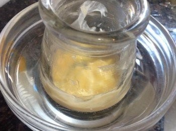 step5: 牛油用熱水座溶後備用