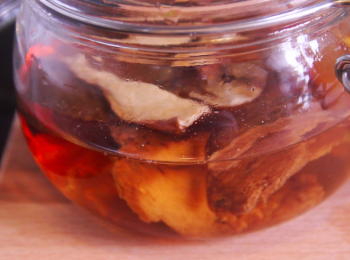 step1: 用溫水或高湯浸牛肝菌乾30分鐘