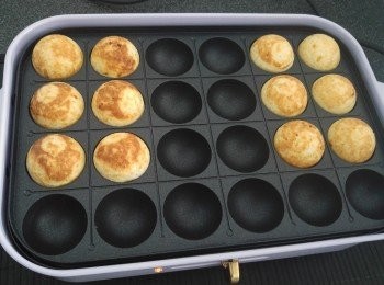 step9: 5分鐘後打開蓋再繼續滾動芝士波,可以將較淺色的芝士波撥去中間受熱。