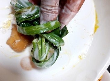 step11: 與椰糖一起搓揉到糖融化