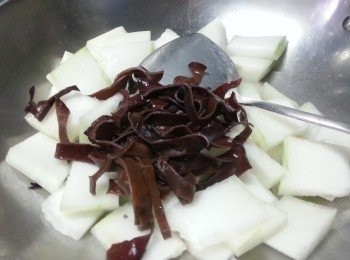 step3: 加入木耳略炒