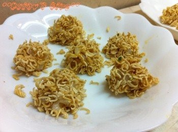 step4: 再在碎福麵上碌滿表面~
