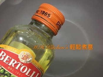 step6: 另一鍋中小火下橄欖油