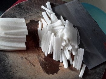step2: 將蘿蔔洗淨切絲