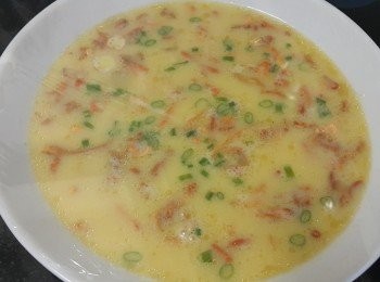 step4: 將雞蛋打好，加約3隻蛋份量的溫水，用保鮮紙封好