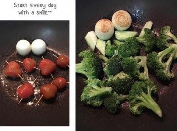 step6: 趁烤芋泥鴨肉時處理配菜，小蕃茄斜切後，將切下的半顆轉180度，與另一半拼起來就是ㄧ顆愛心喔!先用牙籤叉好略煎ㄧ下並撒ㄧ點點鹽即可起鍋。小洋蔥去頭尾和皮，用橄欖油略煎上色後，放入花椰菜，撒少許的鹽，加水蓋蓋子煮1-2分鐘即可取出備用。