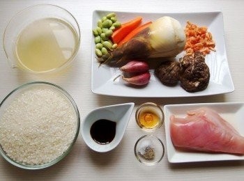 step1: 準備所有材料,白米清洗後備用。