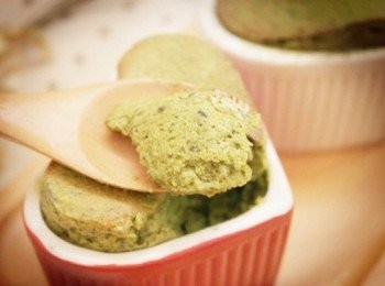 step11: 酥脆表皮挖下去即是輕柔柔的抹茶內餡，甜而不膩帶著茶香味，入口即化口感讓人好著迷 ❤ 真的是每一口都吃進心坎裡好溫暖呀!!!