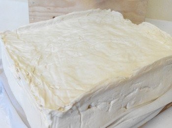 step11: 這就是剛出摸具的豆腐了。
做好的豆腐，如果不馬上吃,記得切成塊,養在清水里!