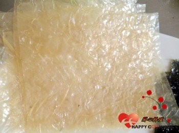 step2: 腐皮海苔剪成適當大小