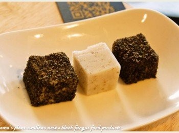 step6: 放入冰箱冷藏定型後，即可取出脫模，分切成小正方形狀，可單吃，也能裹上黑芝麻粉來增味！