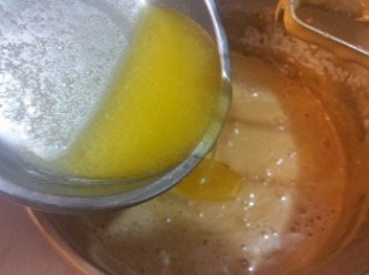 step3: 加入牛奶及牛油溶液拌勻。