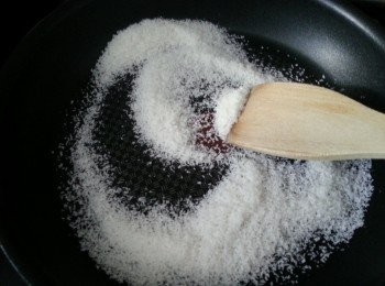 step2: 椰蓉同樣用白鑊慢火烘香