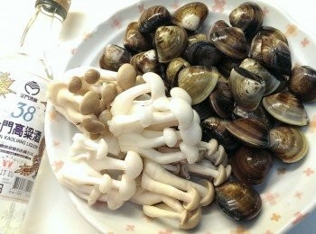 step1: 把蛤蜊洗淨