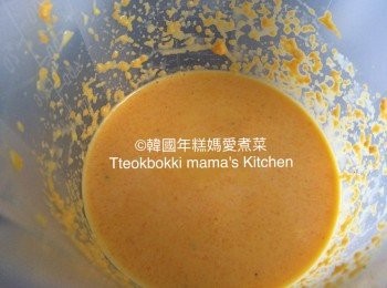 step4: 將沙律醬材料放入攪拌機攪爛即可。