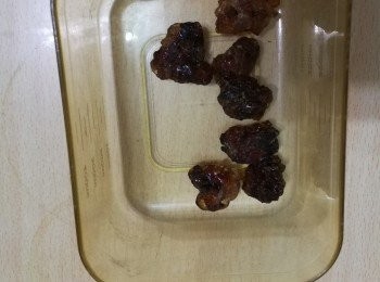 step2: 把放燉盅的煲注滿水，把水煮沸。