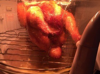 step3: 用光波爐205度焗，先焗肚 15-18分鐘，然後兩邊脾位，最後雞背，每邊焗約8-10分鐘或至金黃色