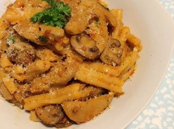 step7: 上碟後可加適量 Parmesan 芝士即可食用~