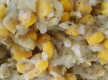 step2: 將1的材料加入玉米粒及調味料拌勻(起司粉,羅勒葉除外)