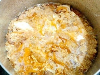 step5: 最後再將剩下的蛋液倒入鍋中約10秒即完成