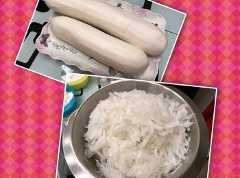 step2: 白蘿蔔去皮切成一半粗條丶一半幼條（個人喜歡有口感）。