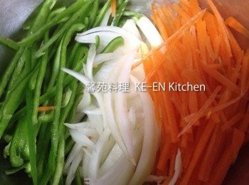 step3: 蔬菜切細絲