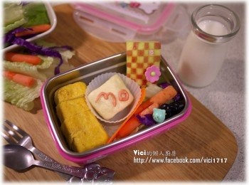 step8: 除了造型圖案外，放上名字更具獨特專屬性喔~