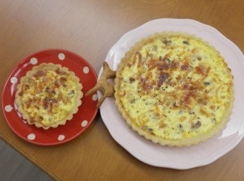 step15: 香氣逼人的蘑菇培根鹹派出爐囉&gt;/////