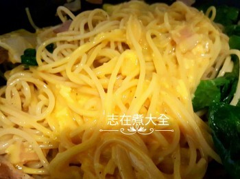 step6: 關火後加入步驟2醬汁拌勻，上碟後加芝士碎裝飾即可享用