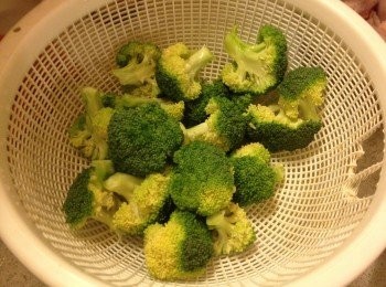 step2: 西蘭花切小件洗淨