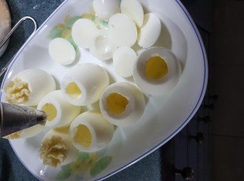 step7: 薯蓉用唧袋裝起,將薯蓉唧入蛋白內