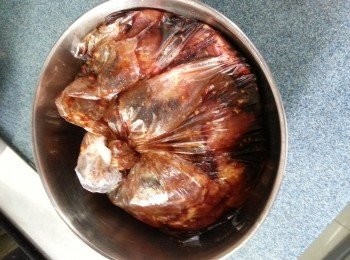 step5: 用食物袋裝起放入雪櫃雪一晚待入味