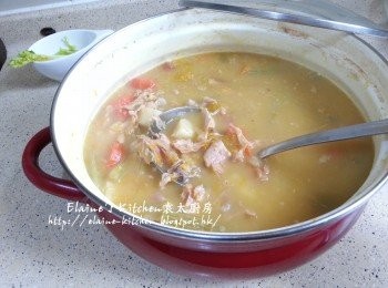 step9: 盛起放入碗或杯內 , 加入西芹葉或芹菜葉裝飾 , 最後灑上少許黑胡椒粒即可