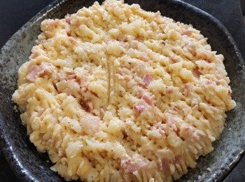 step3: 將牛油，芝士煮溶，再其他材料撈入