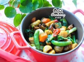 step8: 品嚐美味豐富的三杯蔬食料理。