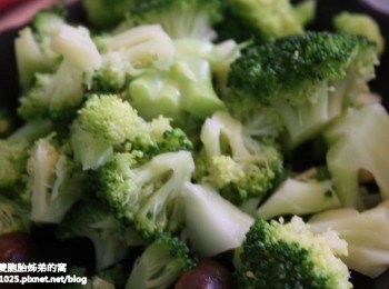 step4: 大約切完就要準備來煮五木細關東麵。