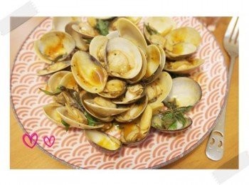 step7: 味道很像在義大利麵店吃的那種香味^^" 愛上了愛上了~~~吃膩了一般的九層塔蛤犡來點不一樣的味道吧!!