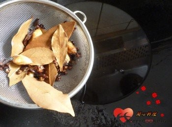 step3: 放置一分鐘,撈除所有<span class="group_2">香料</span>