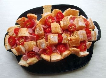 step5: 再將切片的小蕃茄放入...