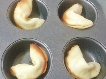 step7: 立刻放在馬芬模具內定形，待涼後即成！