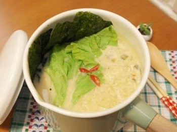 step7: 擺上韓國海苔還有小白菜即完成!!