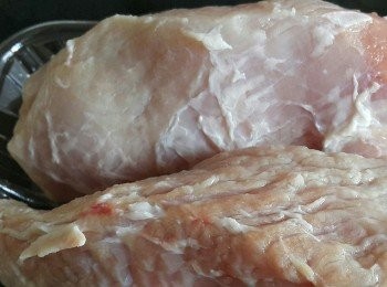 step5: 瘦肉，用薑片出水備用