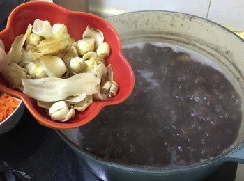 step4: 最後半小時加入蓮子百合攪均