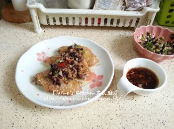 step6: 蒸<a href="https://bit.ly/3zHU5V3" target="_blank" data-keyword="雞翼" class="guide-link"><strong>雞翼</strong></a> <span style="display:inline-block;vertical-align:middle;margin-top:-3px;color:initial;border-radius:3px;padding:2px 3px;font-size:12px;line-height:14px;background:#87d300;color:#fff;">即買</span> 期間將<span class="group_2">調味料</span>放入煲內煮滾 , <a href="https://bit.ly/3zHU5V3" target="_blank" data-keyword="雞翼" class="guide-link"><strong>雞翼</strong></a> <span style="display:inline-block;vertical-align:middle;margin-top:-3px;color:initial;border-radius:3px;padding:2px 3px;font-size:12px;line-height:14px;background:#87d300;color:#fff;">即買</span> 蒸好取出倒去多餘汁料