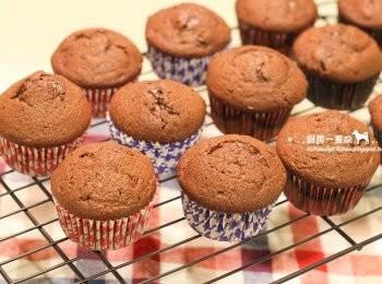 step9: 10分鐘後再將蛋糕取出，於鐵架上完全放涼，未食用前請密封保存。