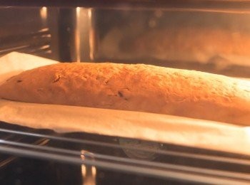 step9: 放入已預熱至攝氏 180 度的焗爐，置於中層，焗 20 分鐘至表面金黃色。