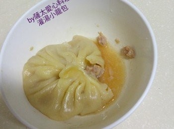 step6: 好多汁㗎，趁熱食，點上浙醋和薑絲，更嘢味。