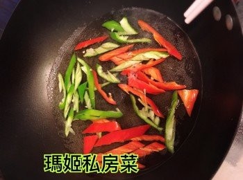 step6: 我忽然想加埋尖椒，所以都用滾水灼2mins
👉🏻鯨乾水