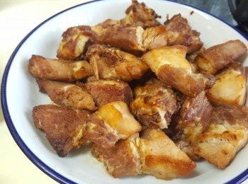 step3: 盛起排骨後，將排骨回鑊。